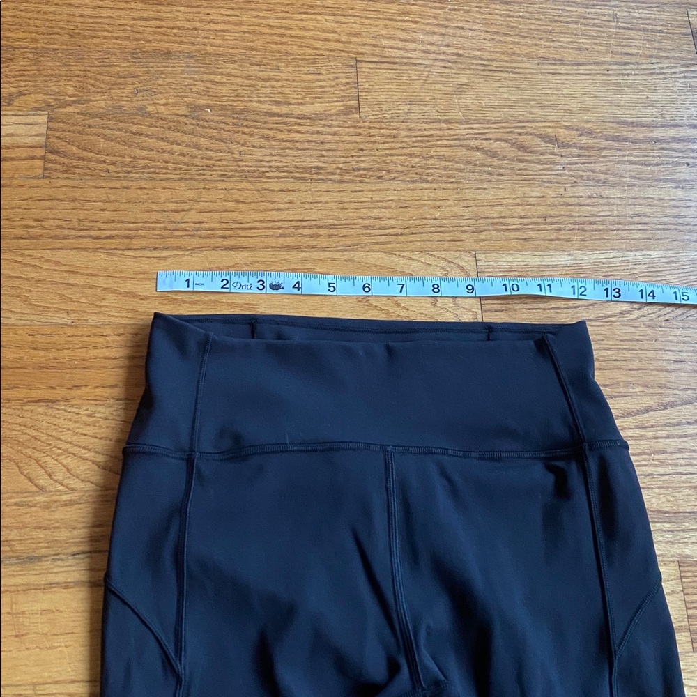 Lululemon In Movement Tight 25" *Everlux Black Size 6 - Picture 8 of 11